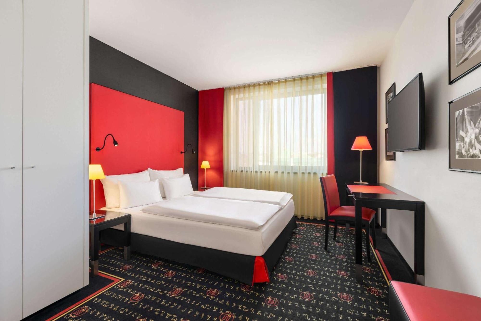 Vienna House Easy By Wyndham Pilsen Hotel Exterior photo